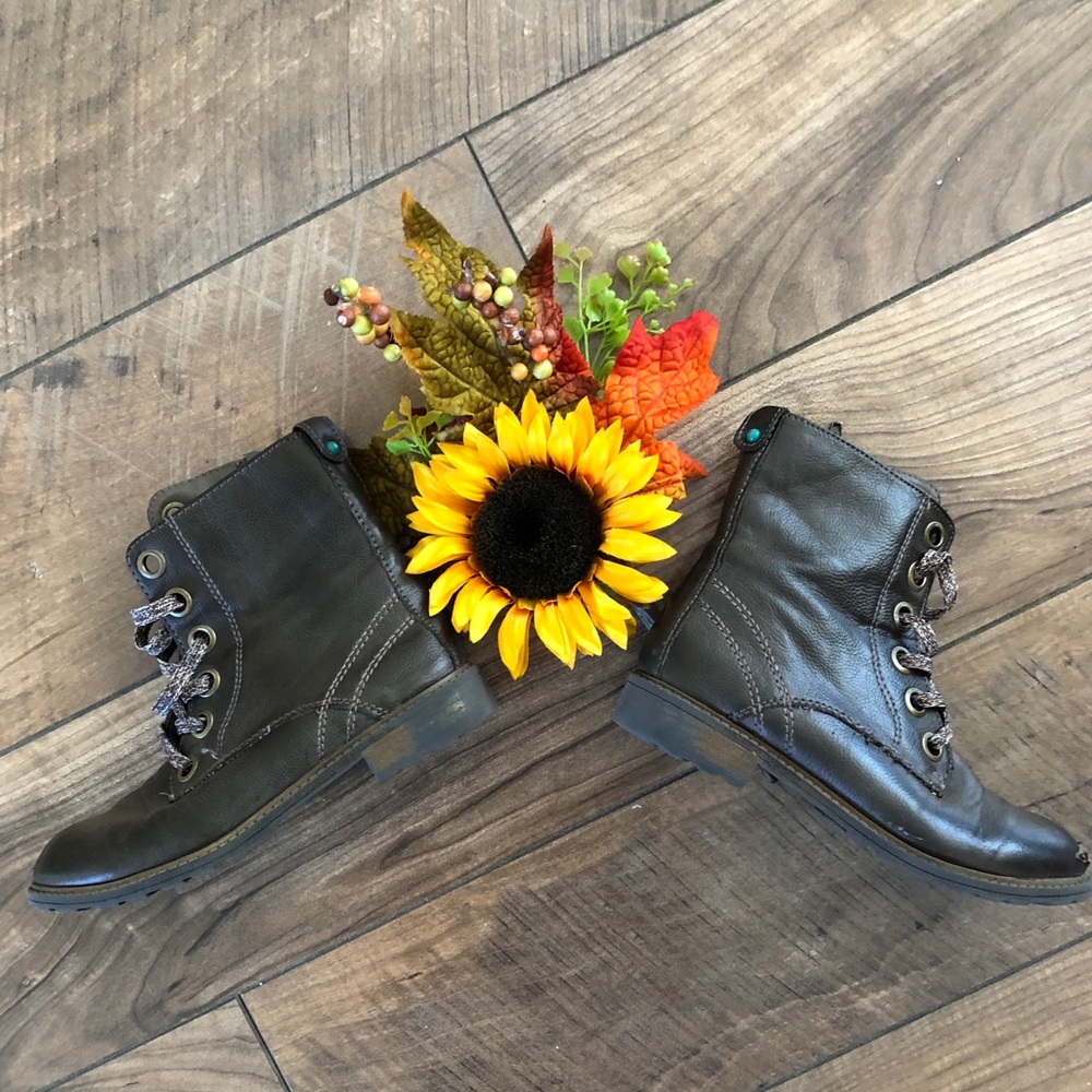 Boots girl mid-ankle